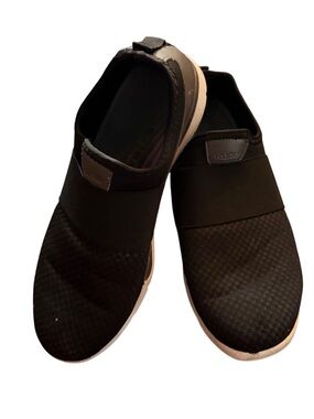 Kuru Ellie Slip On Black Sneakers Women’s Size 10 (Measures 11”) Runs Small